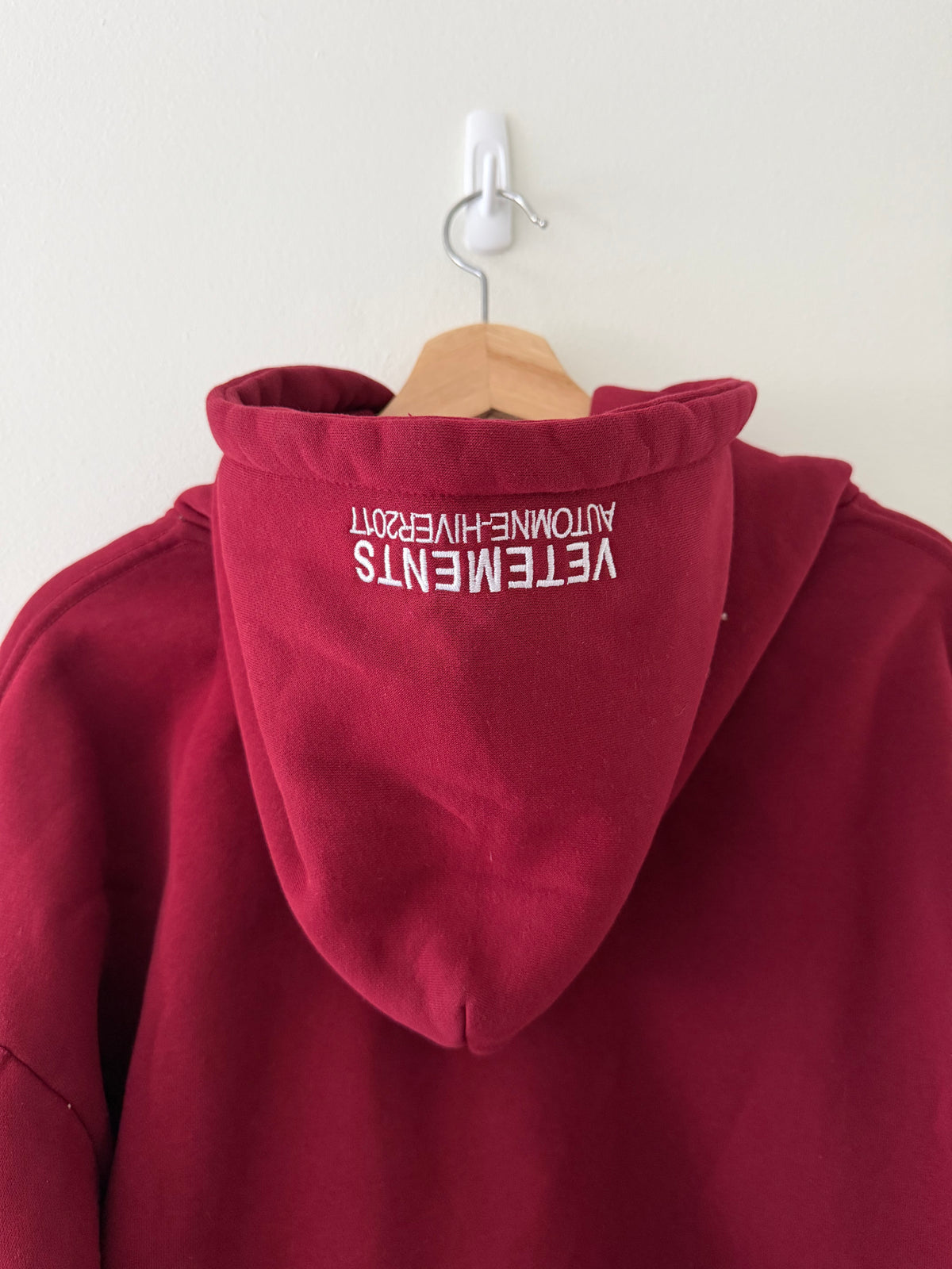 Vetements hoodie hood close up showing inverted VETEMENTS AUTOMNE-HIVER 2017 white embroidery